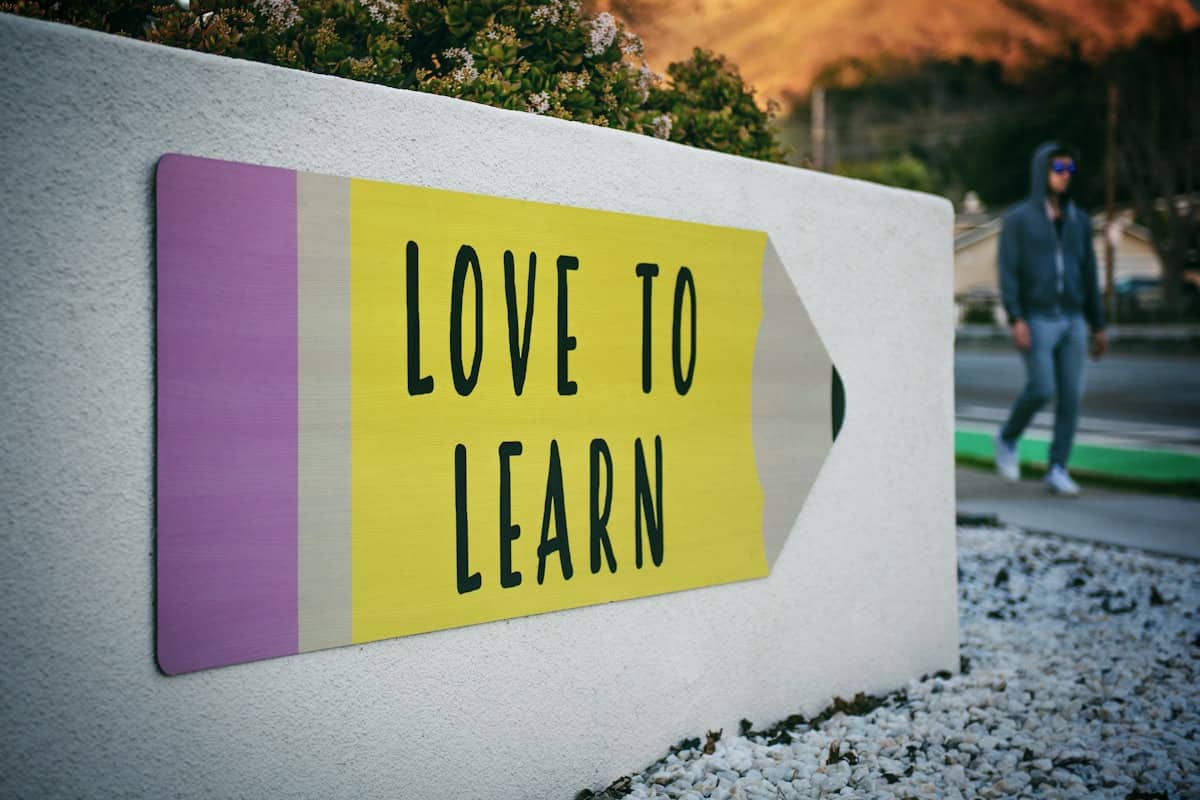 AI Translation vs Transcreation: Marketing Between Vietnamese, English, Japanese & Korean