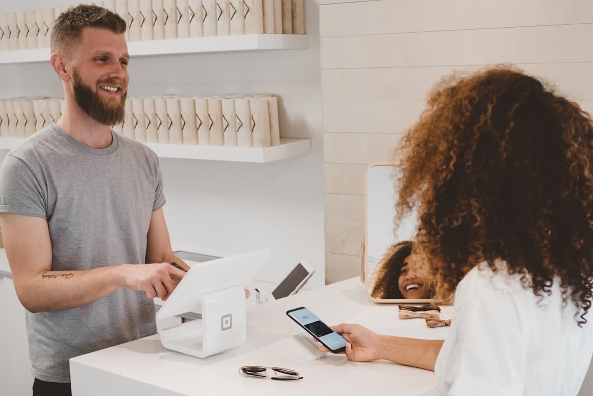 AI for D2C Brands Leaving the Marketplaces: Owned Web Stores & First-Party Funnels in Vietnam
