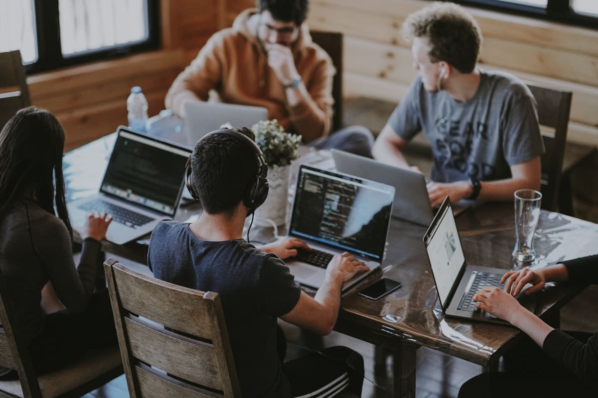 AI for Marketing Team Operations in Vietnam: Briefs, Meetings, Reporting & Internal Comms
