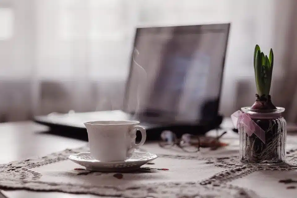 Coffee laptop — GEO/AEO Vietnam