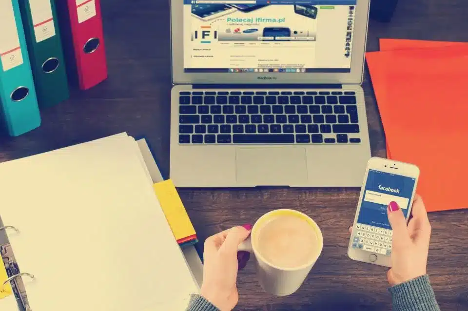 Coffee laptop — GEO/AEO Vietnam